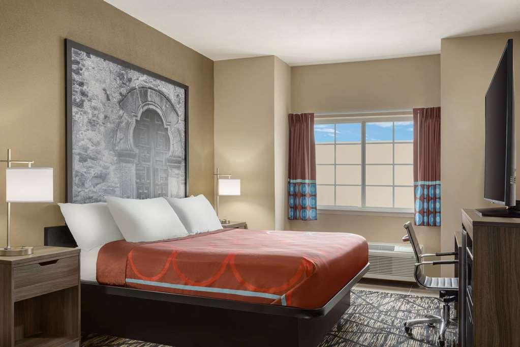 Super 8 By Wyndham San Antonio Airport North Hotel Room photo